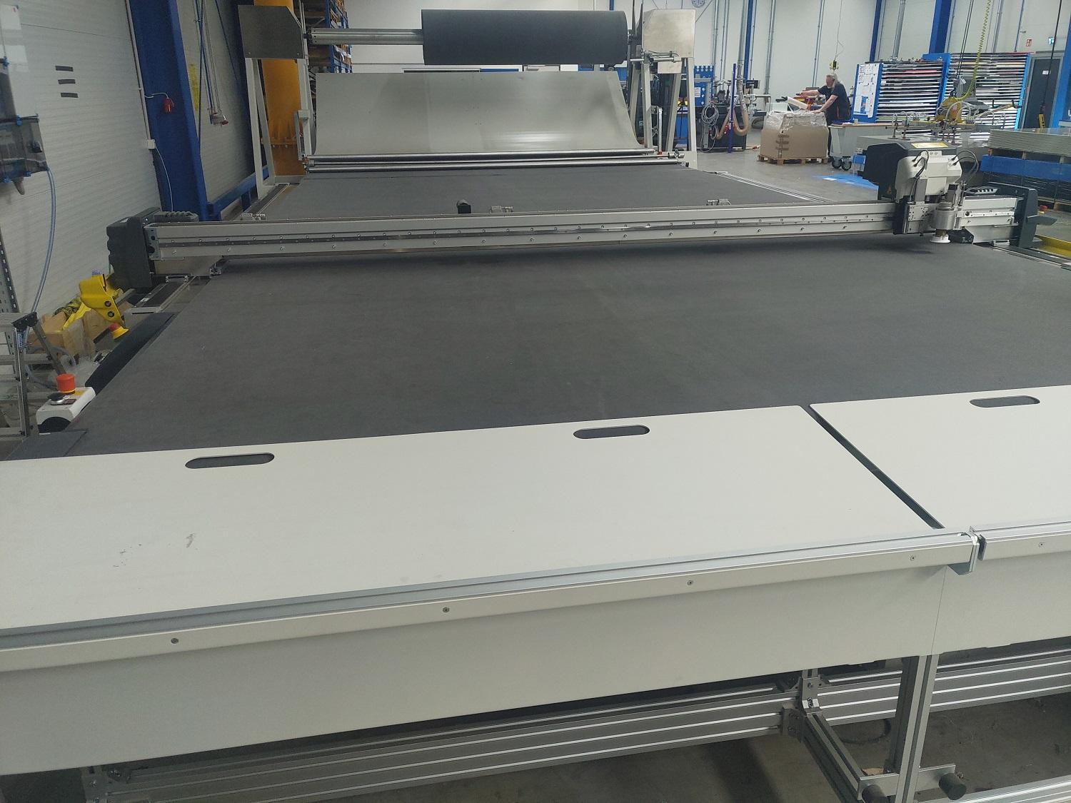 Bullmer Premiumcut 3232 CV kesim masası genel görünüm
