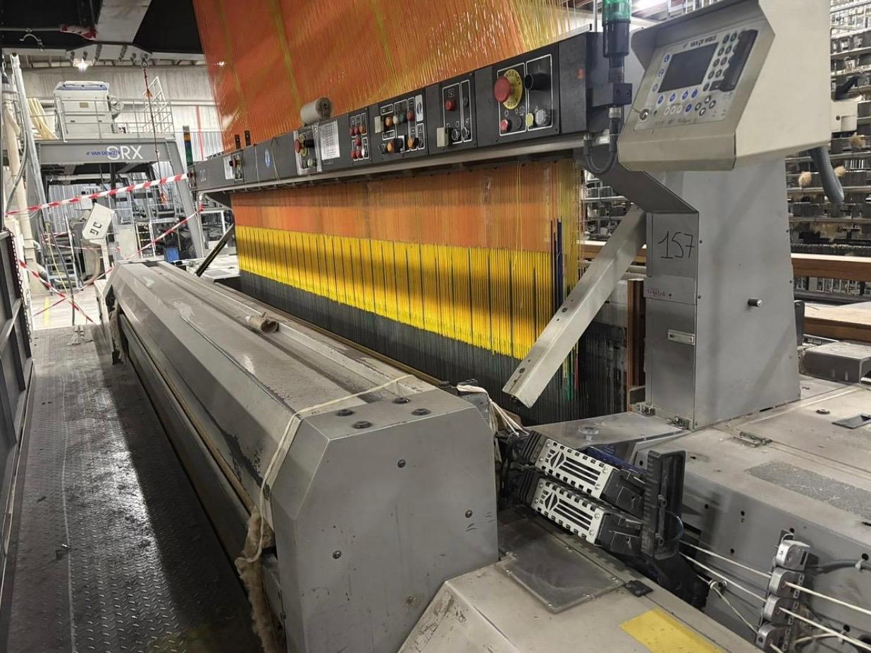Warp feeding mechanism