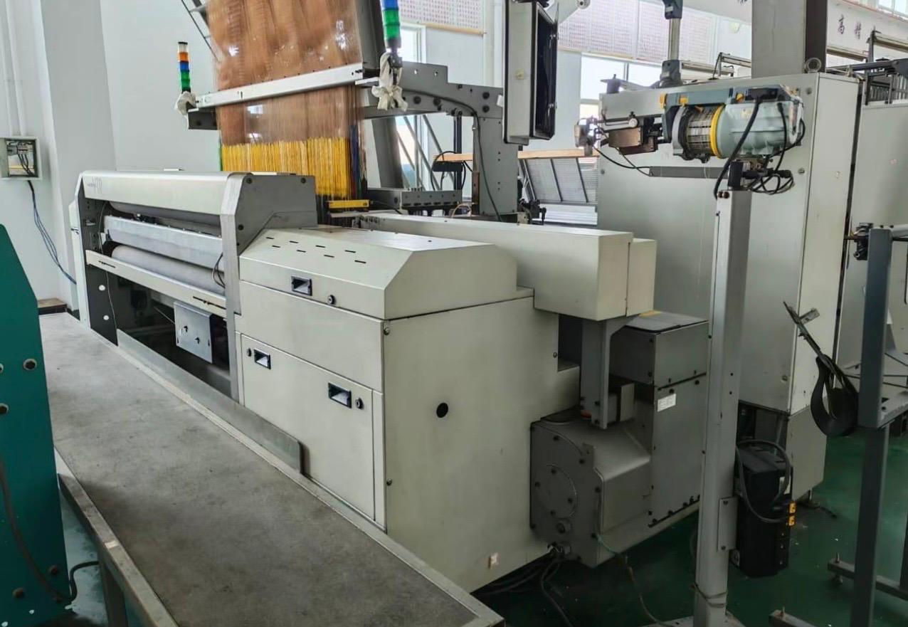 VTR 33 loom side view