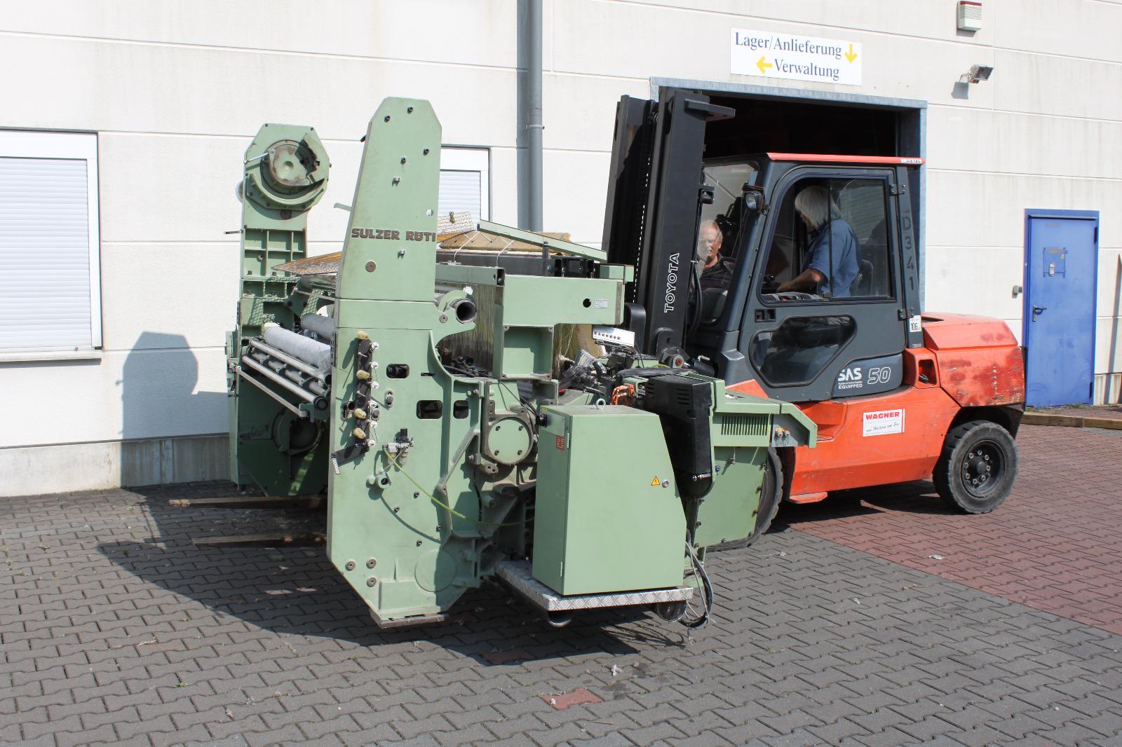 Sevkiyat için yüklenmiş Sulzer Rüti G6200 havlu jakarlı tezgahı