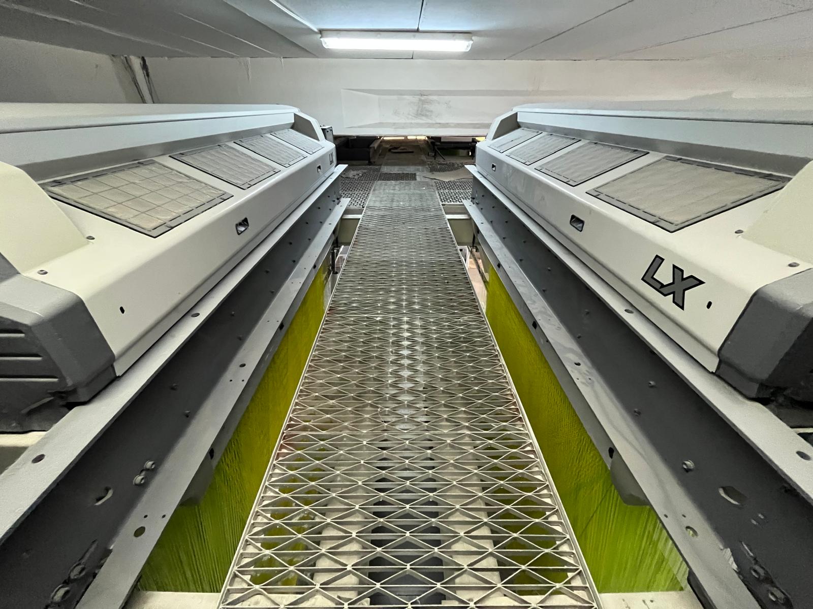 Stäubli LX Jacquard-Maschine über der Kettschar