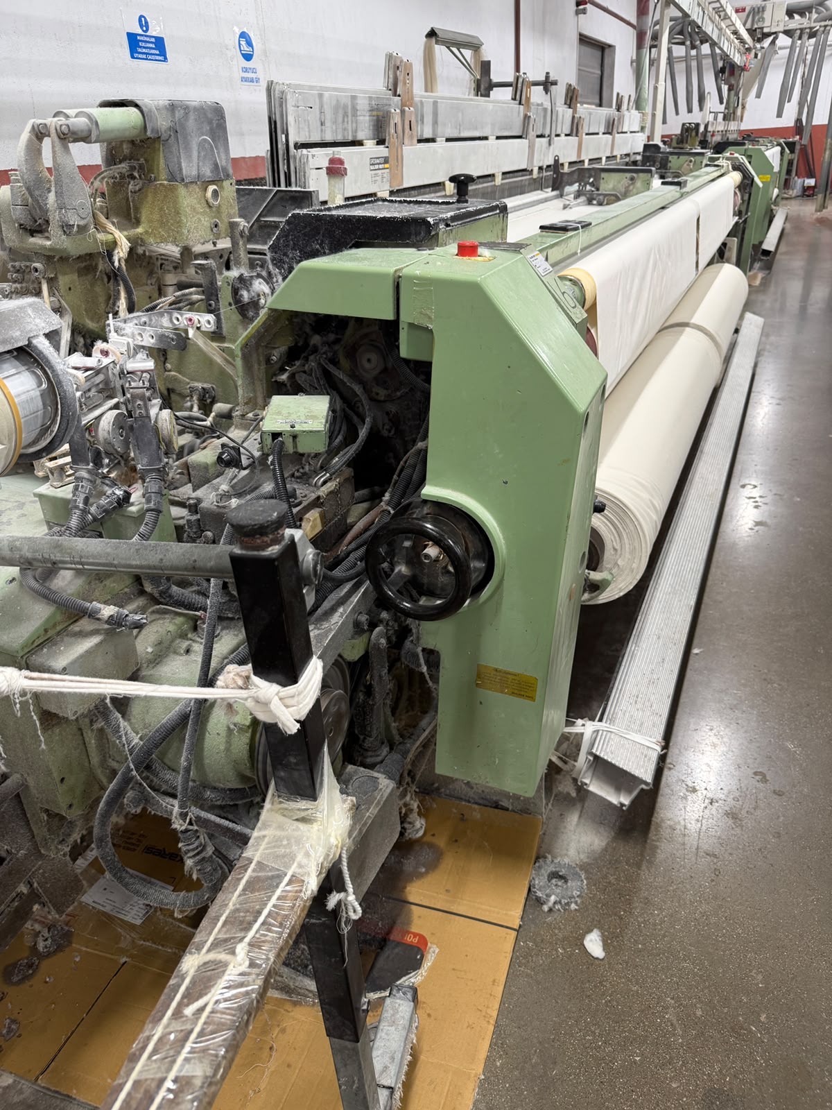 Sulzer Rüti P7200 projectile loom with fabric roll