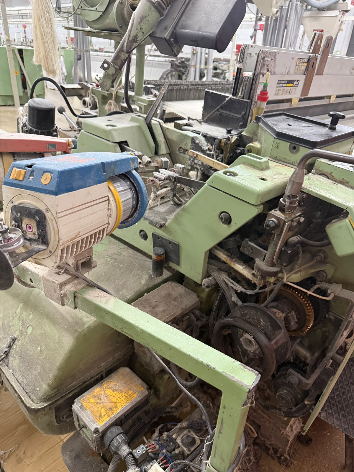 Sulzer Rüti projectile loom drive and motor detail